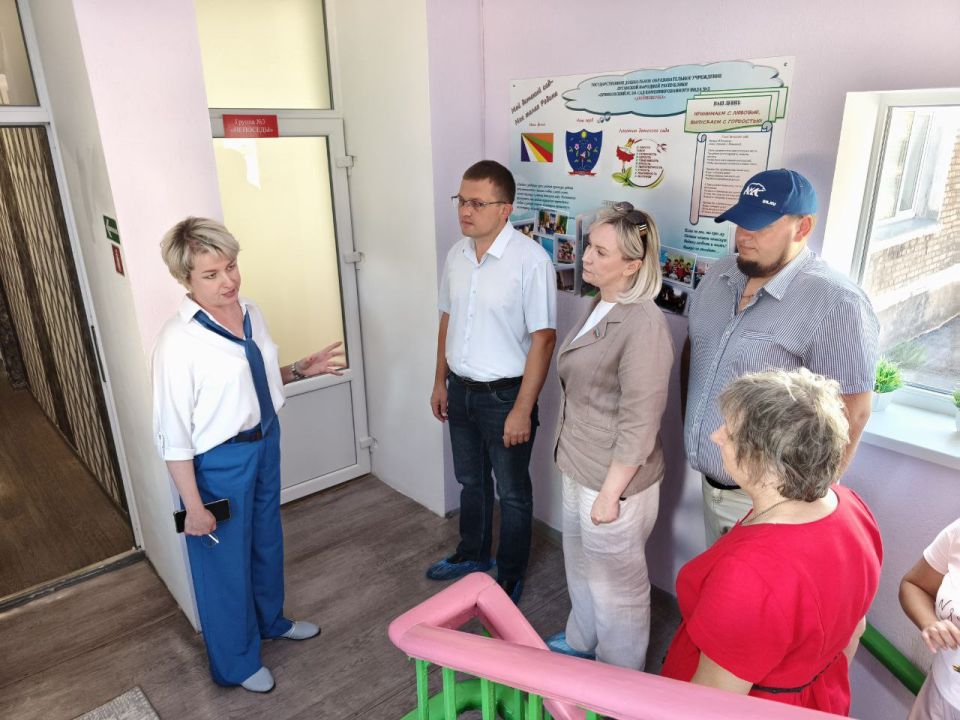 Евгений Морозов: Образовательные учреждения Брянки активно готовятся к новому учебному году