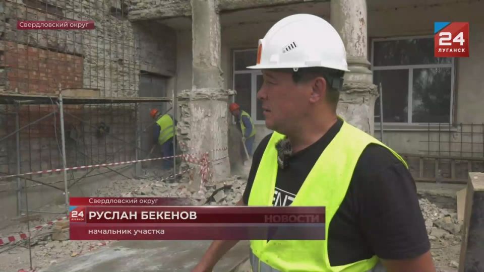 Специалисты из Красноярского края ремонтируют Комсомольский поселковый клуб