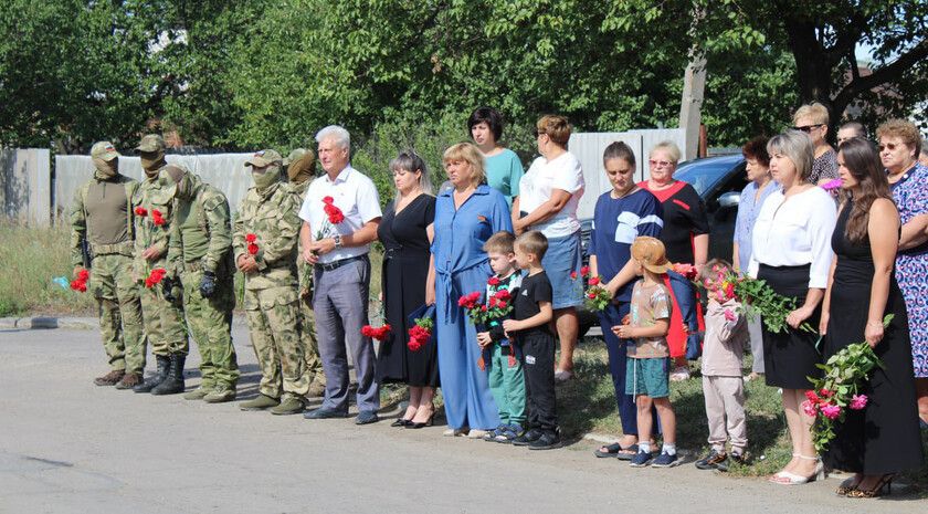 Митинг, посвященный 11-летию начала боевых действий в Хрящеватом, прошел в поселке