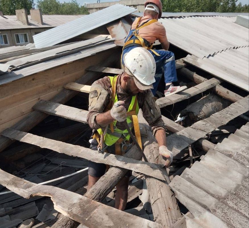 Более 70 крыш в муниципалитете отремонтировал Алчевский филиал Единого регионального фонда МКД
