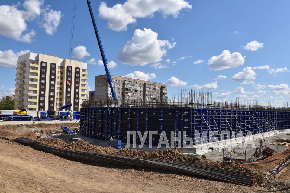 В Алчевске продолжается строительство объекта «Дом социального обслуживания «Старшее поколение»