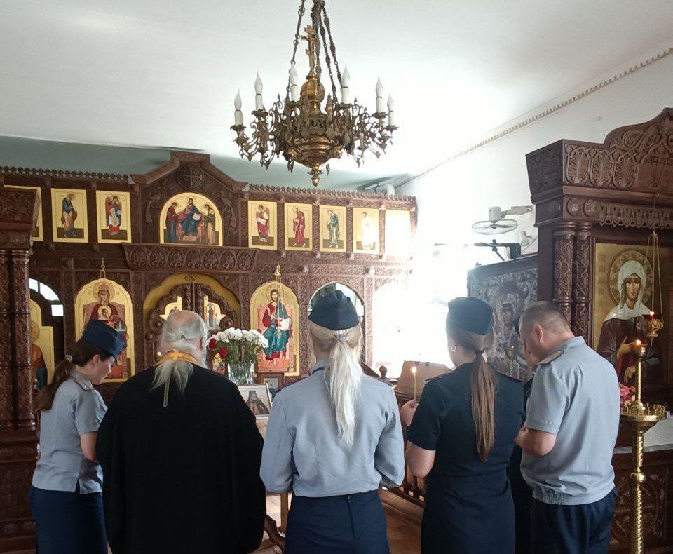 В преддверии Дня памяти преподобного Пимена Угрешского сотрудники Краснодонского филиала УИИ регионального УФСИН посетили церковную службу