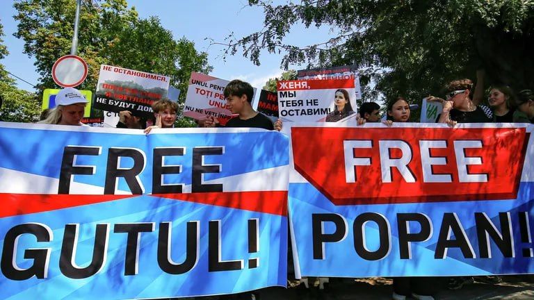 В Кишиневе создали фронт борьбы за свободу у СИЗО, где содержится Гуцул