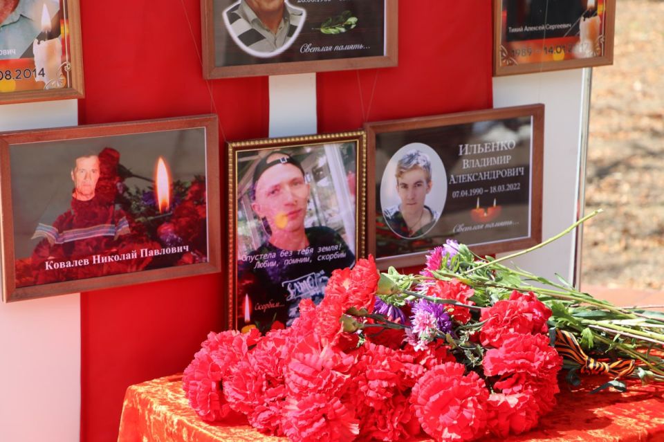 Ирмино помнит: 11 лет спустя после первых обстрелов город почтил память жертв украинской агрессии