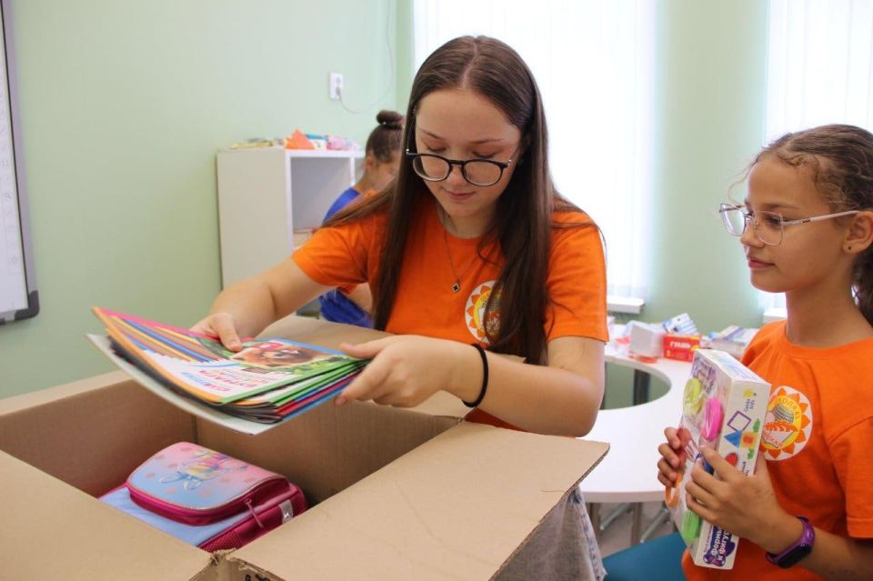 Кубанские школьники передали канцелярские товары для учащихся в школах-побратимах в ЛНР