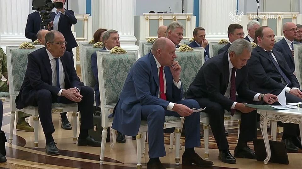 Президент России Владимир Путин провёл совещание о подготовке российско-американской встречи в верхах, которая пройдёт 15 августа в Анкоридже
