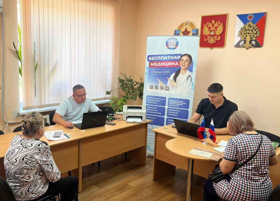 Сотрудники Территориального фонда обязательного медицинского страхования ЛНР продолжают проводить выездные мероприятия в различных населённых пунктах