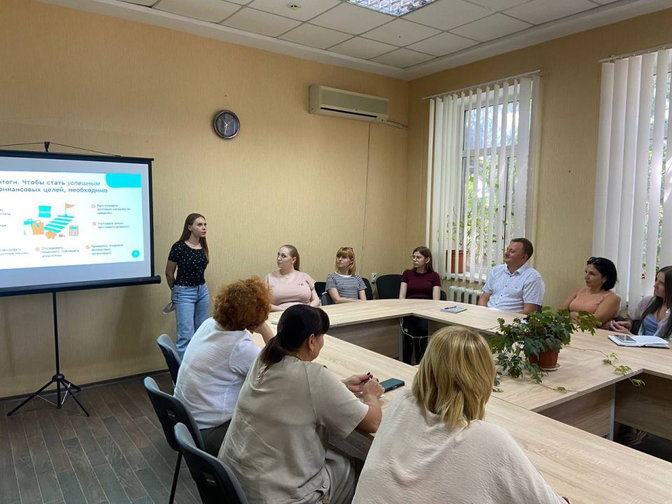 Константин Бутримов: В НОВОАЙДАРЕ ПОВЫШАЮТ ФИНАНСОВУЮ ГРАМОТНОСТЬ: СЕМИНАР "С ДЕНЬГАМИ НА "ТЫ" ДЛЯ ВСЕХ ПОКОЛЕНИЙ