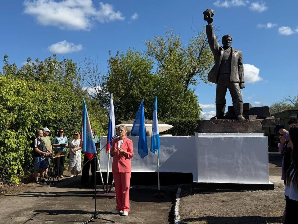 Открытие восстановленной скульптуры Шахтёра состоялось на въезде в Кировск