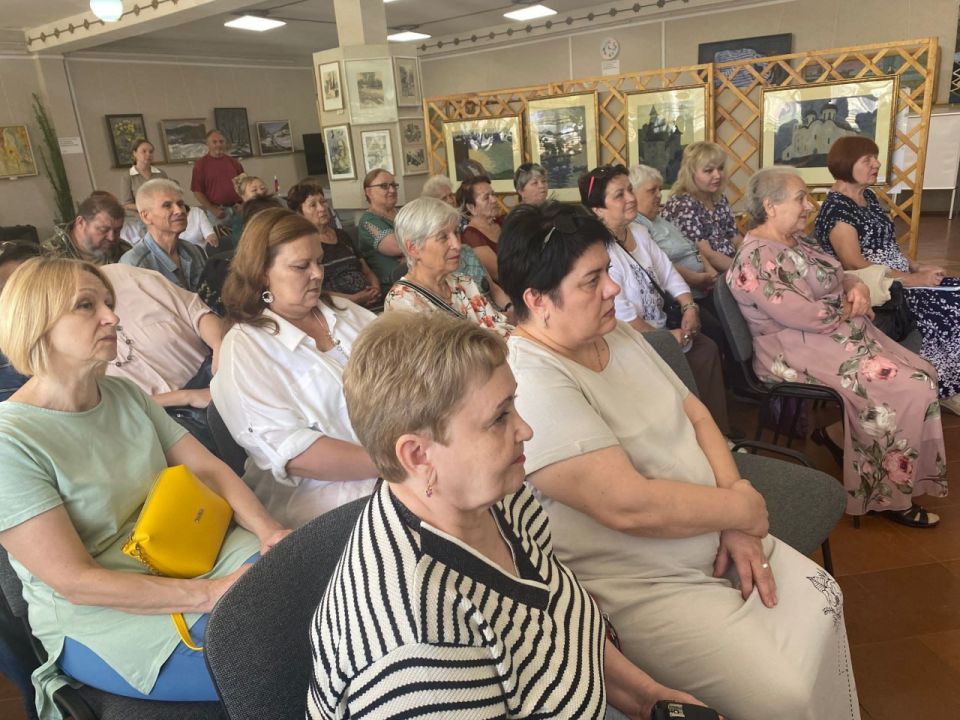 В Кировском историко-художественном музее состоялся вечер памяти, приуроченный 89-летию со дня рождения Почетного гражданина города Кировска Александра Смирнова