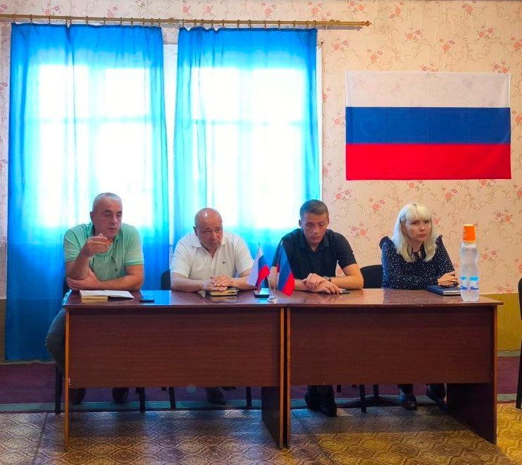 Представители Администрации городского округа город Кировск ЛНР, Алчевского управления ГУП ЛНР «Лугансквода» встретились с жителями пгт.Донецкий и п. Голубовское