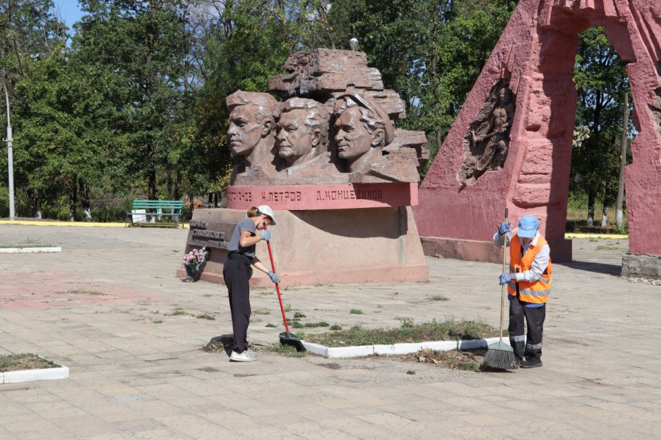 В Ирмино навели порядок на Мемориале родоначальникам стахановского движения