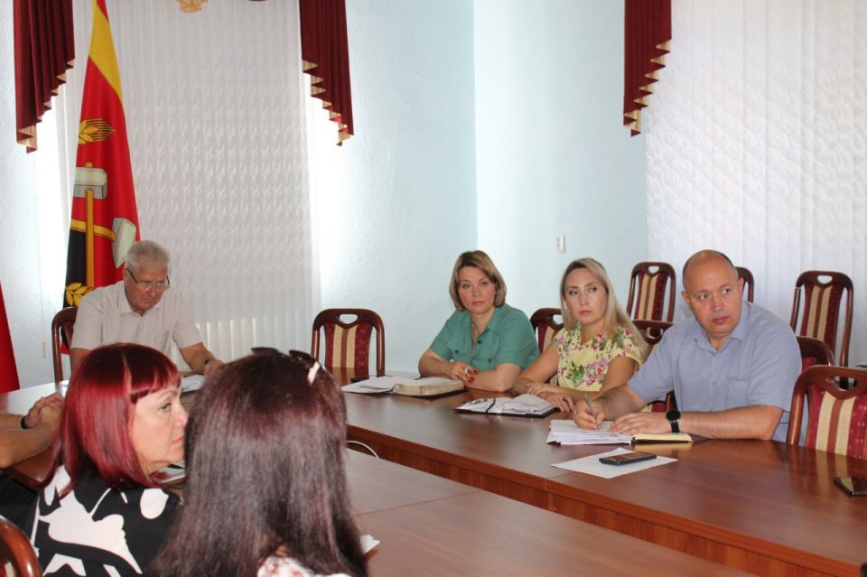 Сергей Козенко: Сегодня провел расширенное аппаратное совещание с руководителями структурных подразделений Администрации, начальниками отделов и управления, ответственными за жизнеобеспечение населенных пунктов округа