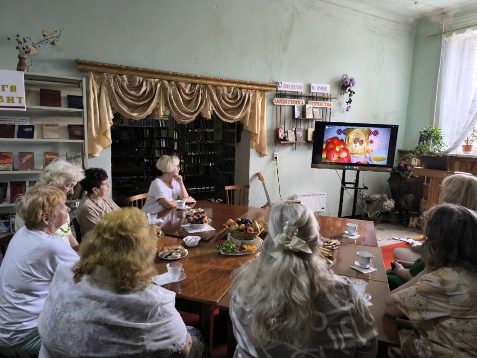 В преддверии православного праздника Яблочный Спас в Доме культуры г. Вахрушево прошло праздничное мероприятие «Яблочные посиделки»