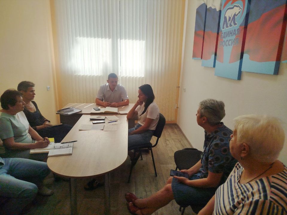 Евгений Морозов: Традиционное начало недели - личный прием граждан в кабинете 113 Администрации города