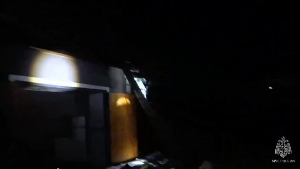 Спасатели оперативно ликвидировали ночной пожар в частном доме Кировска