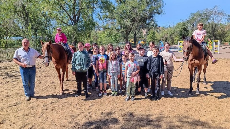 Сегодня у деток из Боровенской школы Кременского района была очень насыщенная программа посещения столицы ЛНР