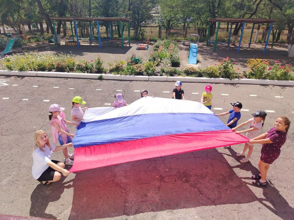 Андрей Рубанцов: Гордо реет над страной Наш российский флаг родной