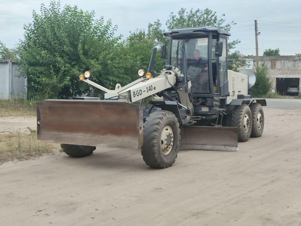 Владимир Чернев: Как отметил Глава Луганской Народной Республики Леонид Иванович Пасечник, в 2025 году по всей Республике запланировано привести в нормативное состояние более 790 км автомобильных дорог