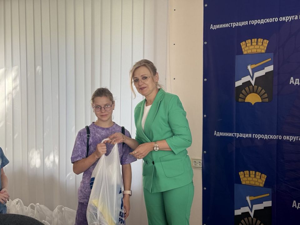 «Собери ребенка в школу». Сегодня, Виктория Сергеева, секретарь Кировского местного отделения партии «Единая Россия», Глава Кировского городского округа, организовала передачу школьных принадлежностей детям льготной...