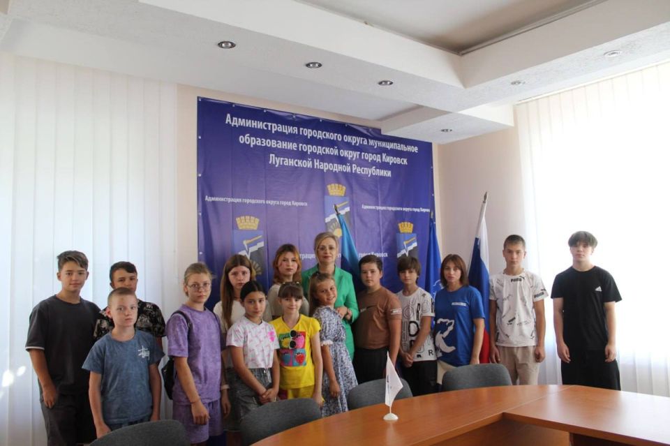 «Собери ребенка в школу». Сегодня, вручила наборы школьных принадлежностей ребятам, льготной категории