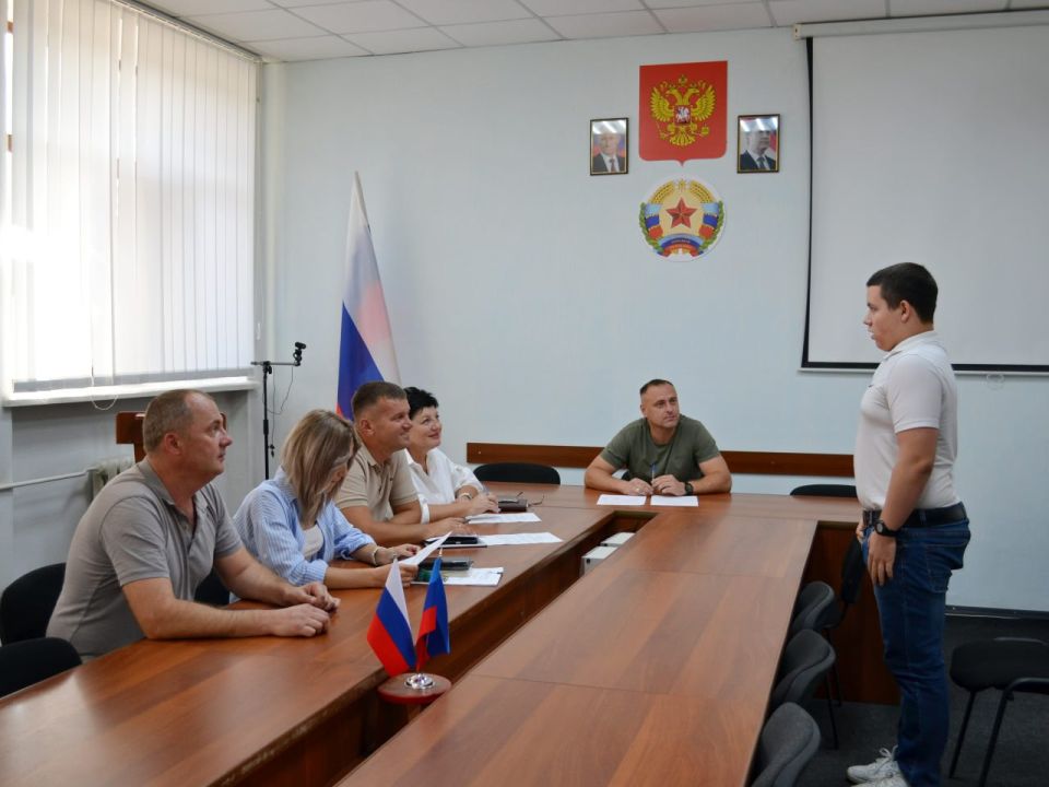 Первый заместитель Главы Старобельского муниципального округа Калиничев Андрей Сергеевич провел заседание единой кадровой комиссии