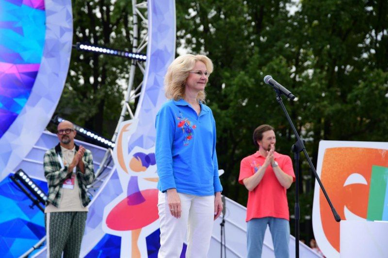   IV                 :