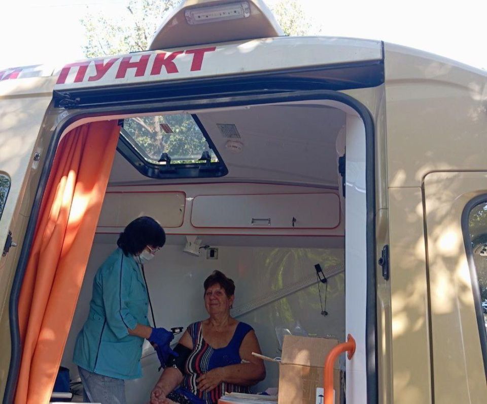 Медицинская помощь на выезде: передвижной ФАП Славяносербской ЦРБ в г. Зимогорье