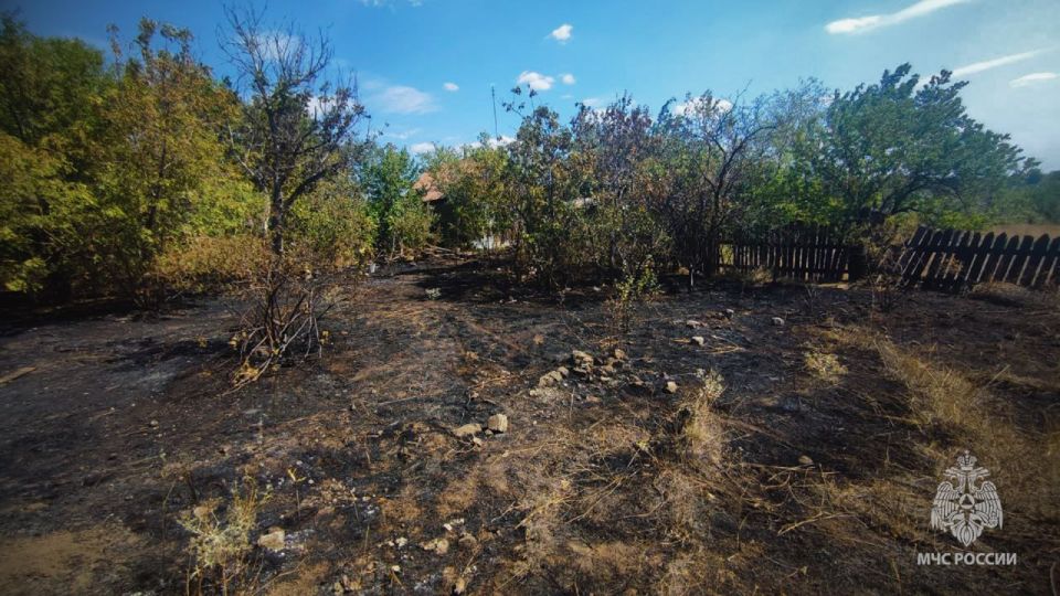 В Вахрушево мужчина закурил сигарету и случайно сжег часть подворья