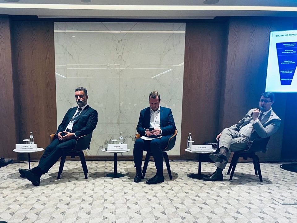  ,           ,    &quot;-2025&quot;  --