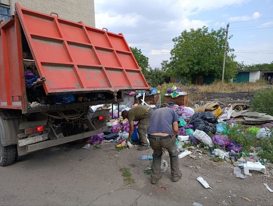 Андрей Рубанцов: Работа коммунальных служб по уборке мусора с точек сбора твердых коммунальных отходов (ТКО) в многоквартирных домах – это неотъемлемая часть нашей жизни