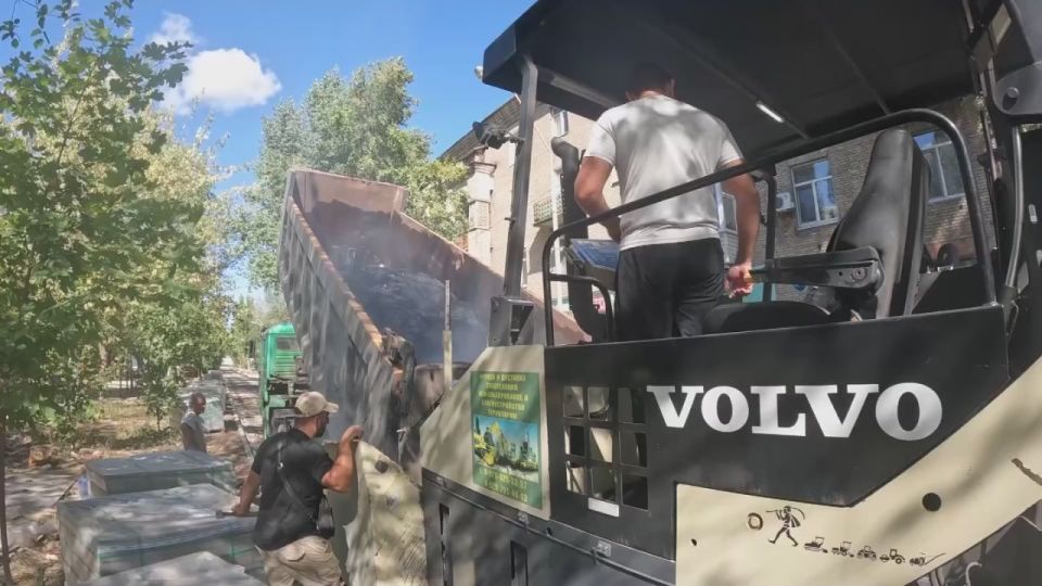 В Молодогвардейске капитально ремонтируют дорожное покрытие на улице Ленина протяжённостью около полутора километров