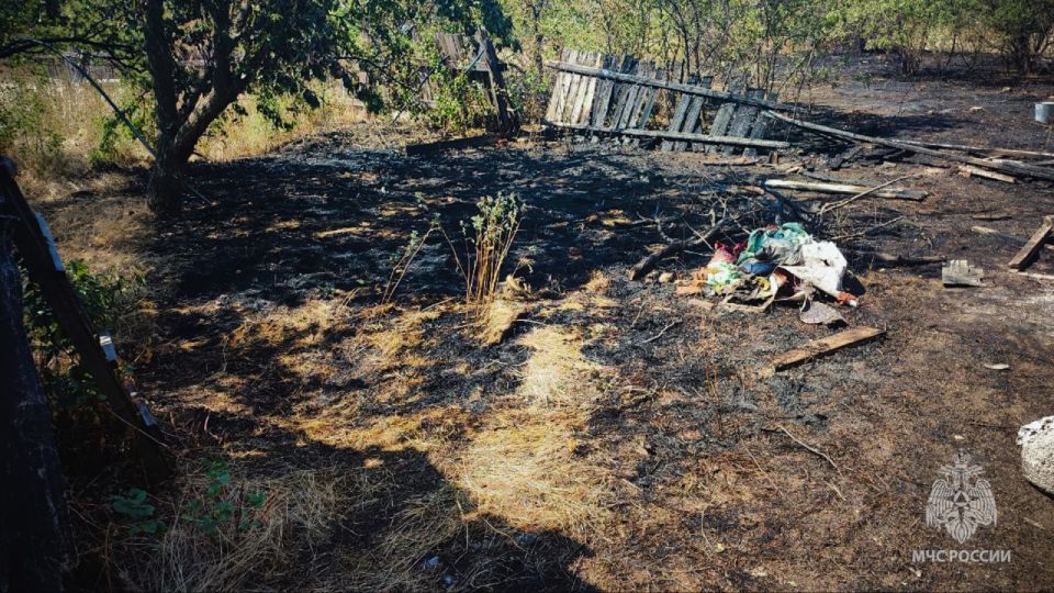 В Вахрушево мужчина случайно поджёг подворье из-за сигареты