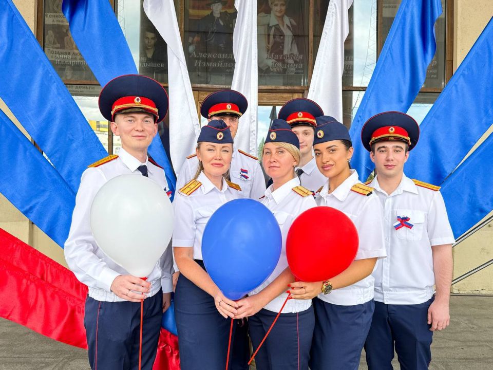 Офицеры Следственного комитета присоединились к патриотическим акциям, приуроченным ко Дню Государственного флага России