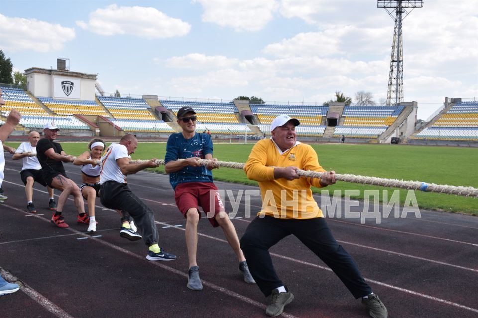 В Луганске на стадионе «Авангард» стартовал региональный этап VIII Спартакиады среди трудящихся, приуроченной к празднованию 80-й годовщины Победы в Великой Отечественной Войне 1941–1945 гг
