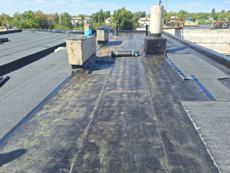 В Суходольске выполняется капремонт кровель 7 многоквартирных домов по региональной адресной программе капремонта