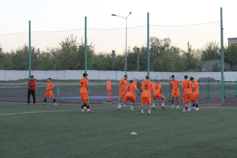 В Перевальске продолжается Вечерняя лига по футболу 2025