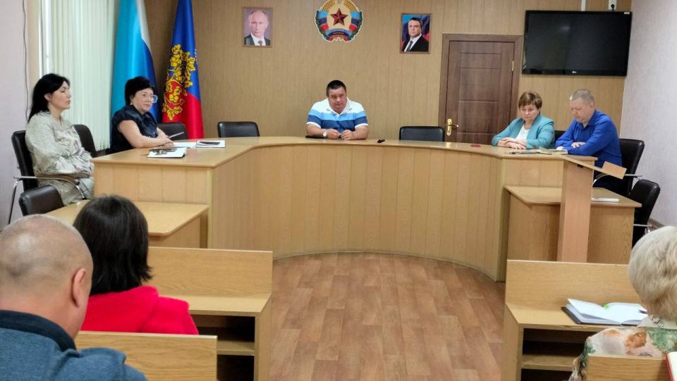 Андрей Рубанцов: Рабочую неделю начал с планового совещания с руководителями управлений и отделов администрации и структурных подразделений