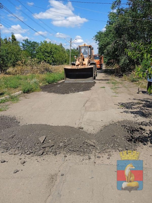 Коммунальные службы Лисичанска продолжают ежедневно приводить в порядок улицы нашего любимого города