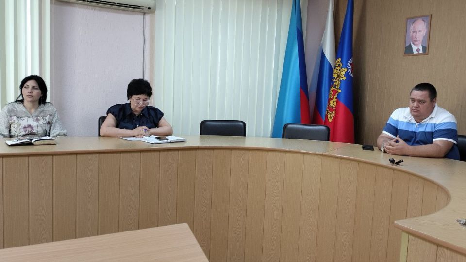 Сегодня Глава городского округа город Ровеньки Андрей Рубанцов провел плановое рабочее совещание с руководителями управлений администрации и структурных подразделений