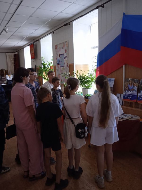 22 августа, в День Государственного флага, в МБУК" Троицкий историко- краеведческий музей"при сотрудничестве специалистов музея и специалистов Троицкого отделения филиала N 19 ГКУ ЛНР "Семейный центр"г