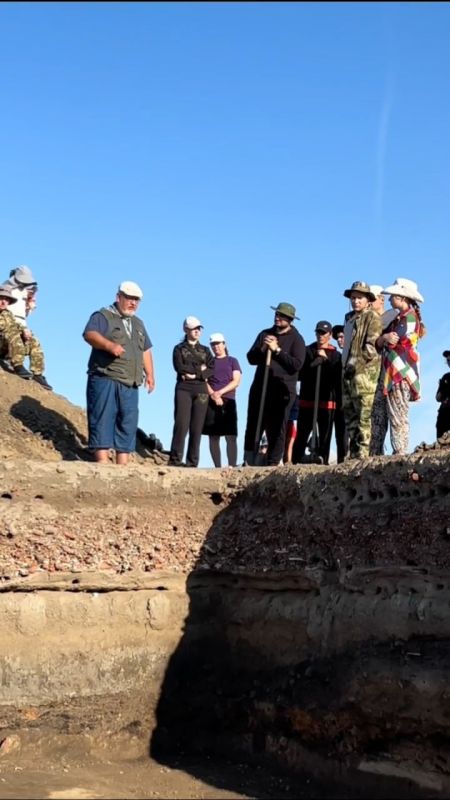 Сотрудник Музейно-туристического комплекса Парк и усадьба Казимира Мсциховского Перевальского районного исторического музея Надежда Стахник приняла участие в Нижневолжской археологической экспедиции 2025 года – комплексной...