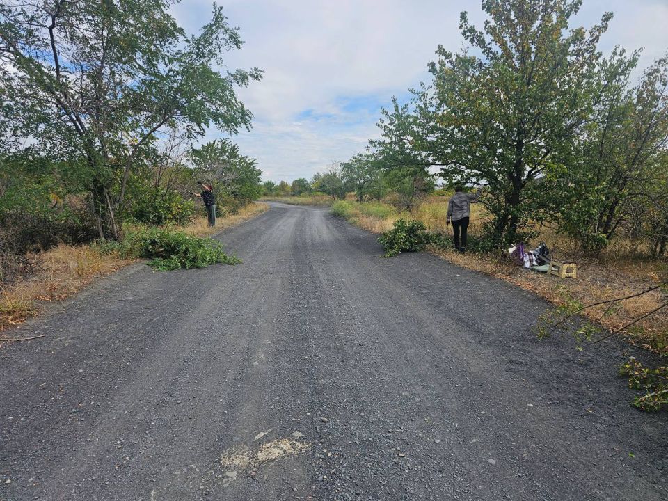 Андрей Рубанцов: Сегодня работниками МУП «ЖЭК» г. Ровеньки совместно с работниками отдела жизнеобеспечения пгт Дзержинский осуществляется благоустройство въезда на ул. Минская
