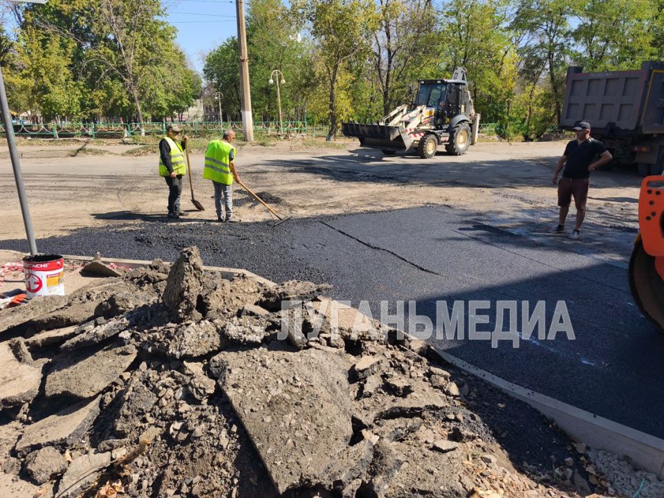 В Молодогвардейске ремонтируют дорогу по улице Ленина