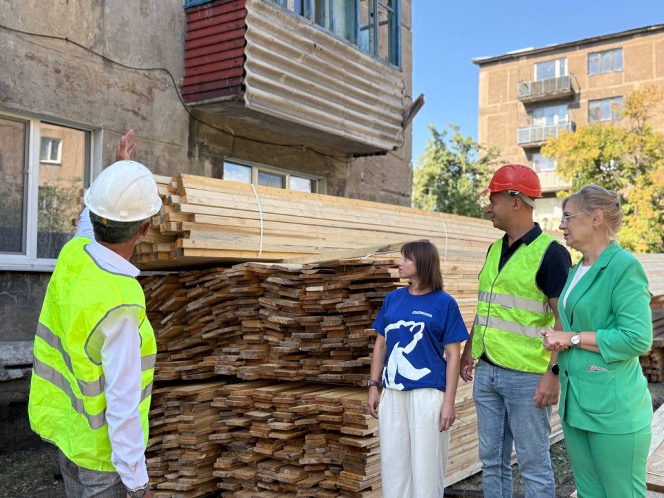 Виктория Сергеева: В рамках народной программы Всероссийской политической партии «Единая Россия» осуществили осмотр кровли многоквартирного дома