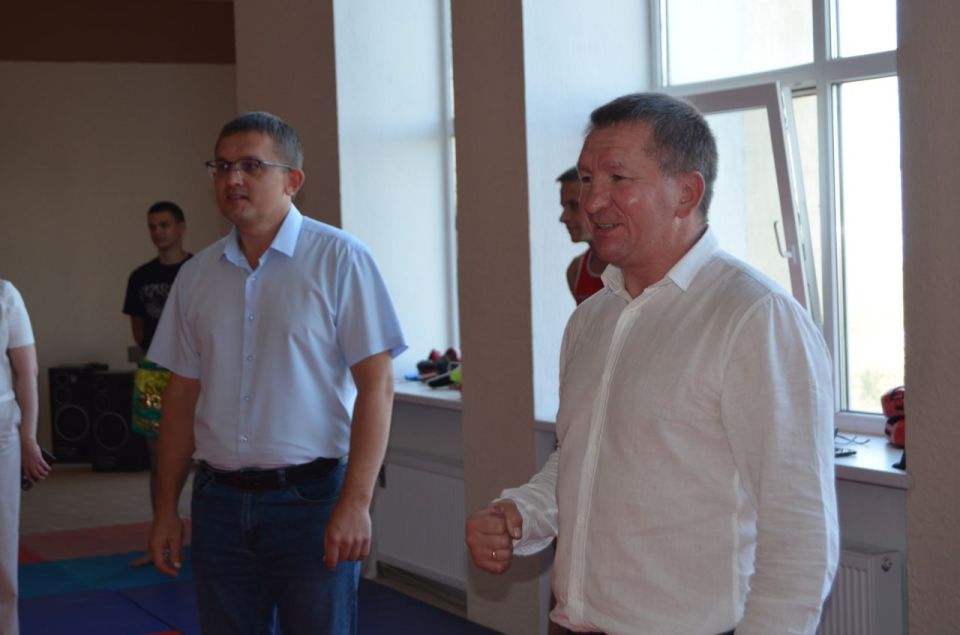 Евгений Морозов: После - познакомил гостя с юными спортсменами