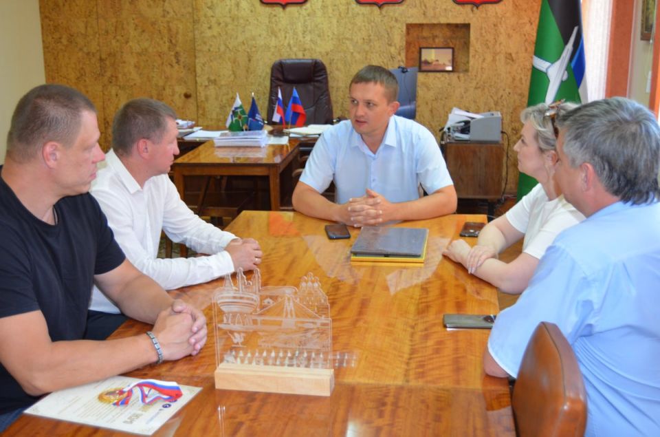 Евгений Морозов: Брянку посетил девятикратный Чемпион мира, чемпион Европы по кикбоксингу и двукратный Чемпион мира по тайскому боксу, заслуженный мастер спорта Российской Федерации, Президент федерации кикбоксинга...