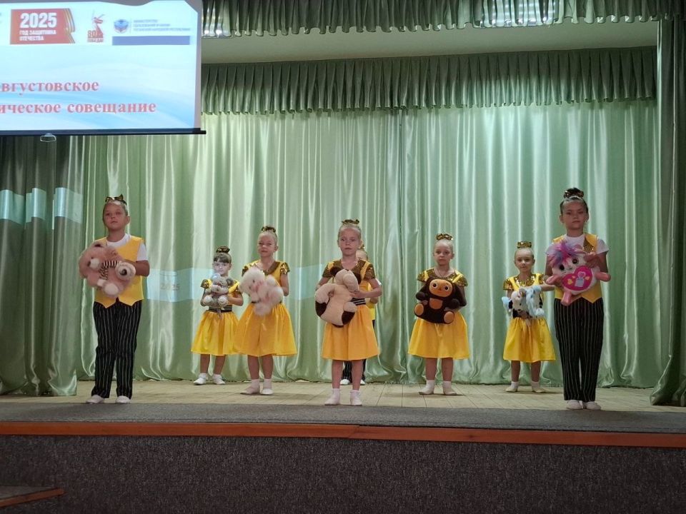 В Перевальске прошла традиционная августовская педагогическая конференция