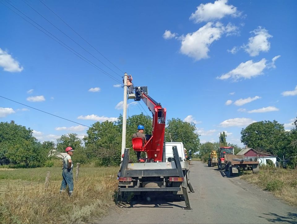Андрей Рубанцов: Замена аварийных электроопор в пгт Новодарьевка