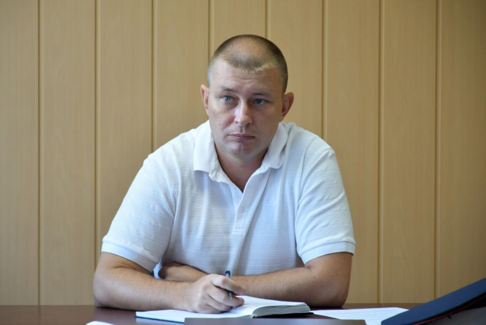 Евгений Шаталин: Принял участие в заседании комиссии по обеспечению безопасности дорожного движения, в ходе которой познакомился с Врио начальника ОГИБДД ОМВД России "Рубежанский" Виталием Оптовкиным